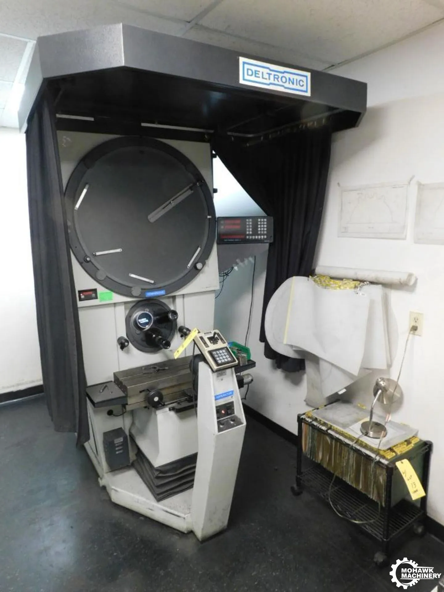 30" DELTRONIC "DH30-MPC 4ECNC" OPTICAL COMPARATOR w/DELTRONICS MPC-4 COMPUTERIZED DIGITAL READOUTS - FIBER OPTIC SURFACE ILLUMINATION - 3 POSITION LENS SELECTOR W/LENS - JOYSTICK CONTROLLER