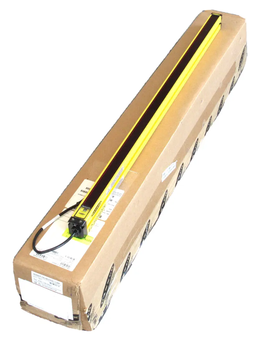 NEW BANNER SLSE14-900P8 LIGHT CURTAIN EMITTER 136746 79537 35-1/2"
