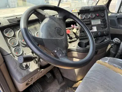 USED 2014 FREIGHTLINER CASCADIA 113