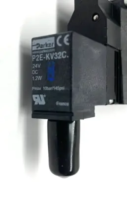 B562BB549C | Parker  Double Solenoid Valve 3-Port 3/8" P2E-KV32C Solenoids - New