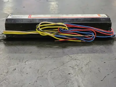 USED UNIVERSAL LIGHTING 443-L-SLH-TC-P