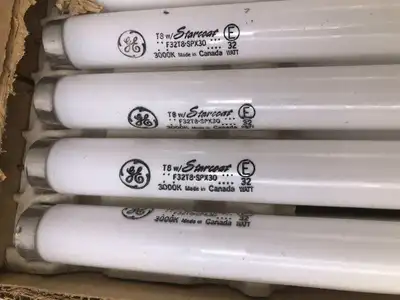 GE Starcoat 22655 4′ 32W T8 Fluorescent Light Bulb F32T8-SPX30 -NIB of 36