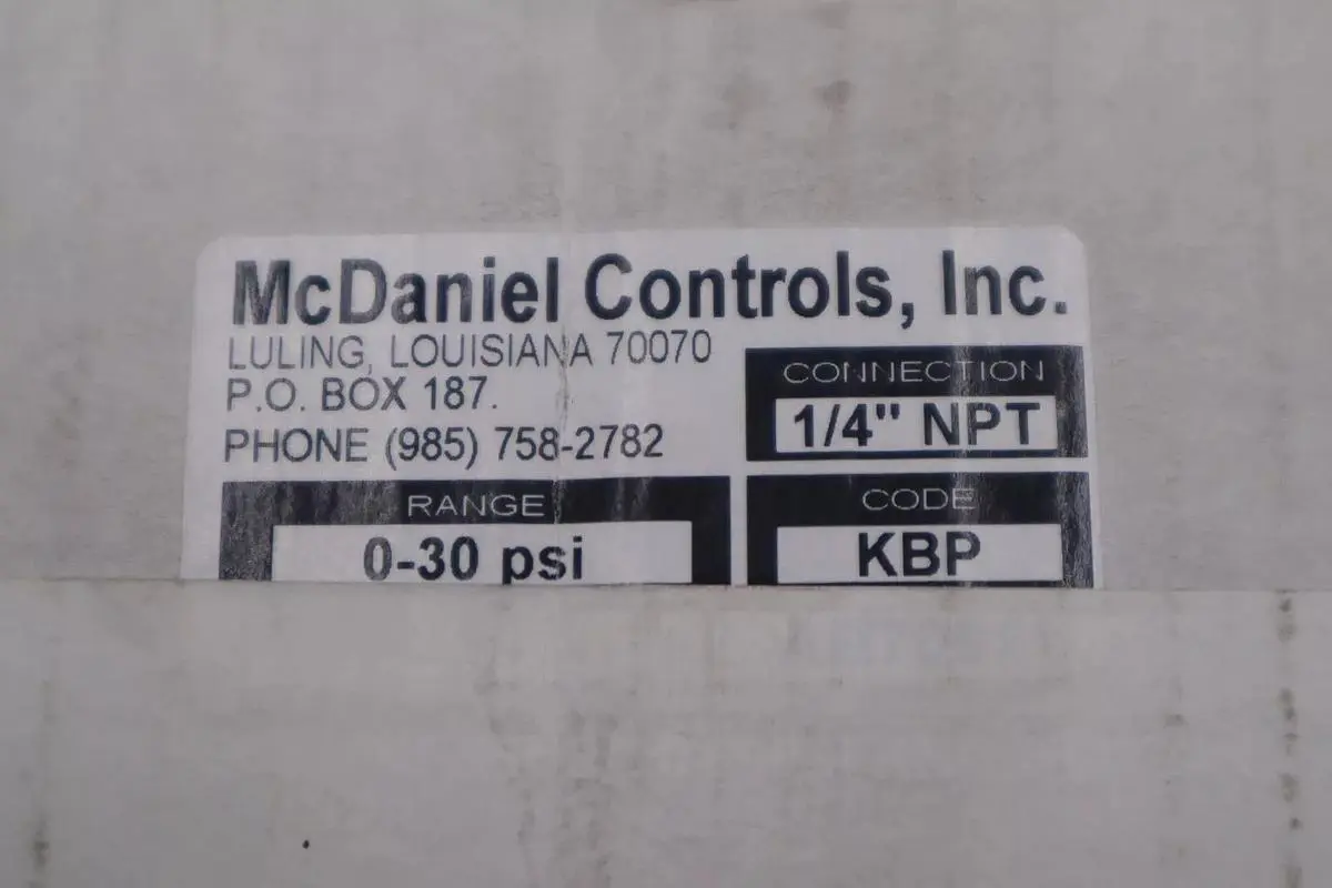 NEW OPEN BOX McDaniel Controls Pressure Gauge 0-30 PSI 1/4 Npt STOCK K-3377