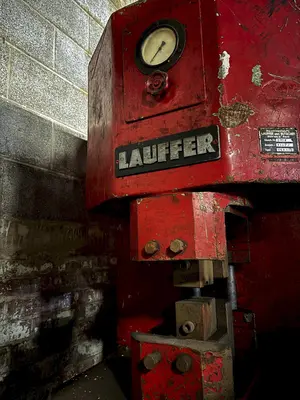 630 TON LAUFFER HYDRAULIC WIRE ROPE SWAGING PRESS: YOBRO #24165