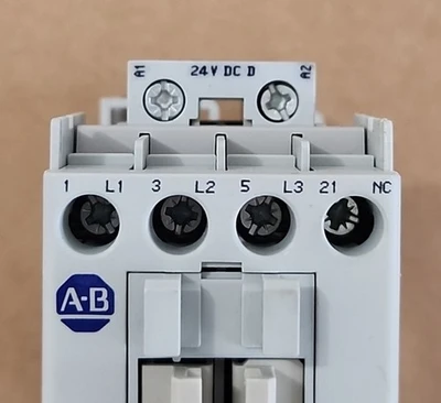 NEW Allen-Bradley 100-C09DJ01