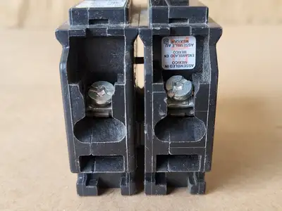 USED SCHNEIDER ELECTRIC CHOM215