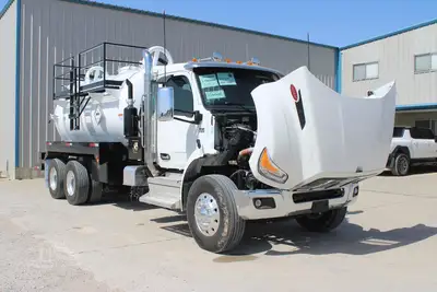 New | in-Stock 2027 PETERBILT 548 Vacuum Truck Texas US | Roll Off Truck World #1492027