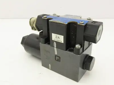 Tokyo Tokimec DG4V-3-2A-M-P7-H-7-56 Directional Control Solenoid Valve 24VDC