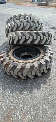 6,000 LB X 24' GRADALL MODEL #524 OFF ROAD TELEHANDLER, WITH SOLID RUBBER TIRES: YOBRO #25163