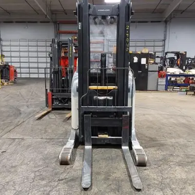 USED 2016 CROWN RR5725-45