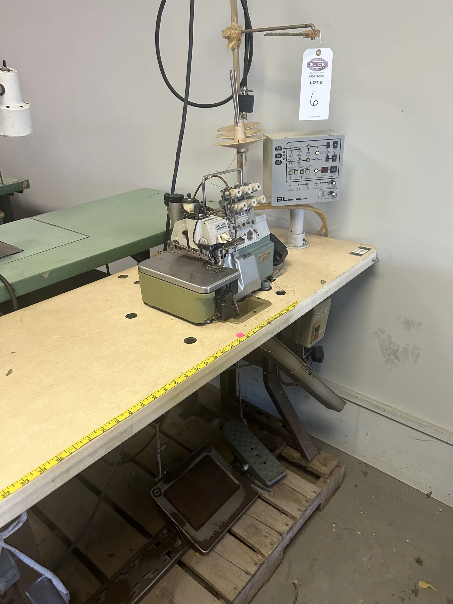 Wilcox & Gibbs 504-E52-130 Industrial Overlock Sewing Machine w/ BL Controller