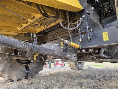 USED 2009 NEW HOLLAND CR9060