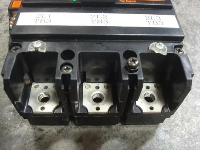 Fuji Electric EA203BT Auto Breaker 200 Amps BT3GEB-200 Used
