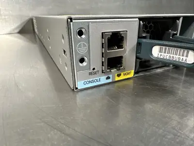 Cisco Catalyst WS-C3850-48P-S Switch 48 Port Gigabit PoE+ 715W Sing P (5.2.1)