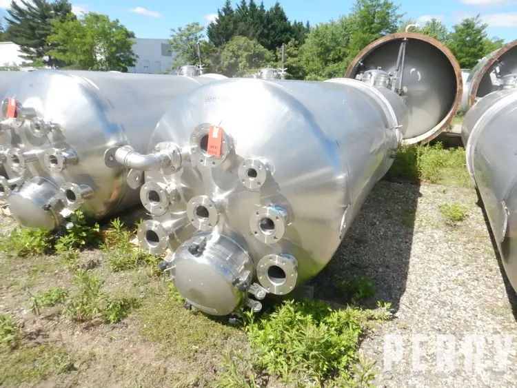 STAINLESS TANK, INC. _UNKNOWN_ Tank S/S -2000 To 3999 Gal. (H=height, L=length) | Perry Equipment