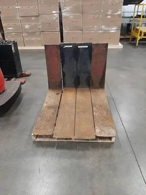 USED CASCADE CLASS 4 LUMBER FORKS