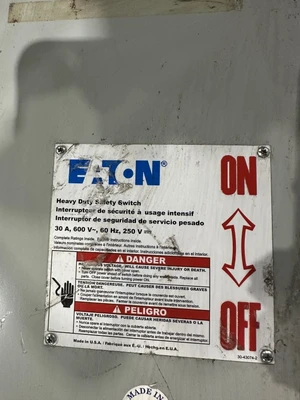 EATON 30AMP FUSIBLE DISCONNECT