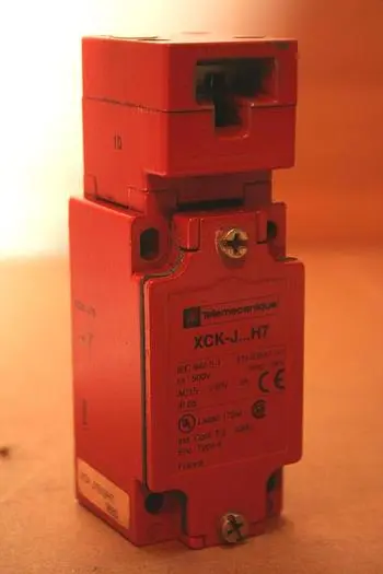 Used TELEMECANIQUE XCK J7910H7 Relays & Switches Michigan US | Ideal Machinery #594019