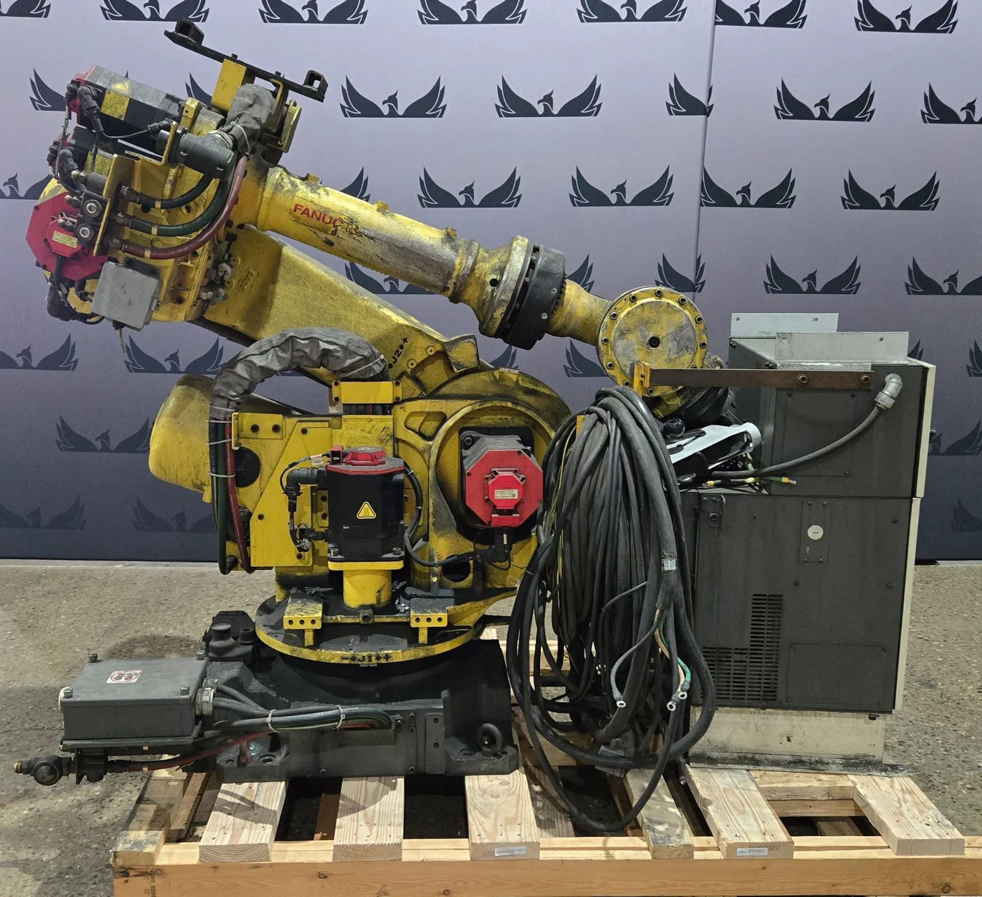 USED 2014 FANUC R-2000IB/210F + R30IB