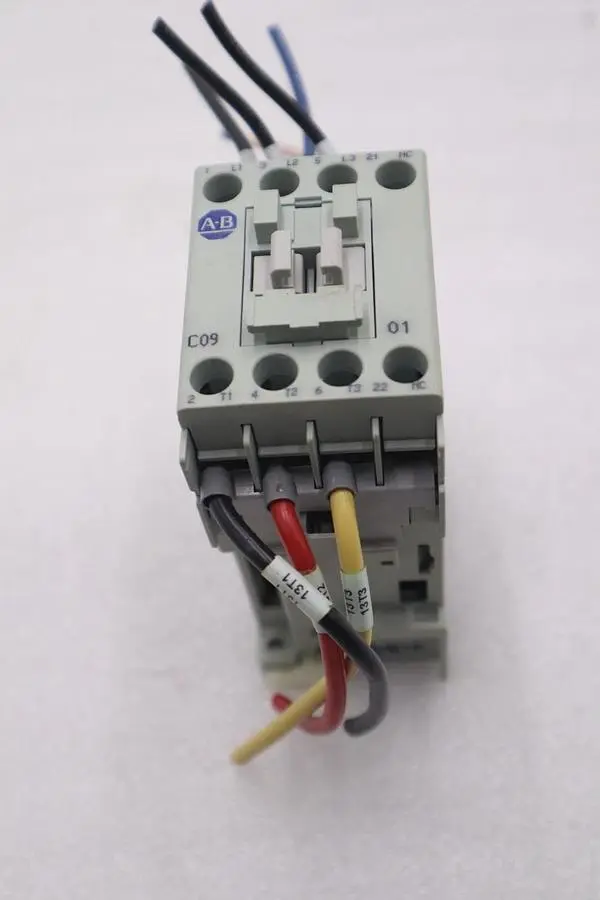 Allen Bradley 100-C09D01 Contactor SER A USA STOCK K-3889