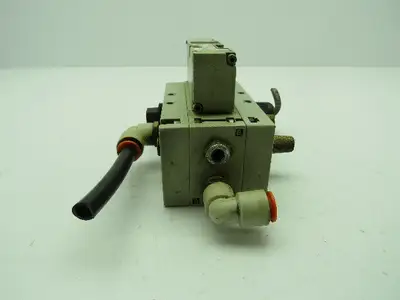 Numatics 061BA400M Solenoid Valve w/ Manifold Base