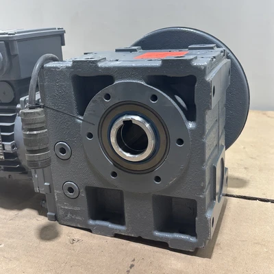 New | in-Stock LENZE GSS05-2M HAK 071C42 Motors (misc) Indiana US | J&J Industrial Supply #1418222