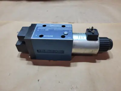 Used BOSCH 0 810 001 947 Parts (Hydraulics and Pneumatics) British Columbia CA | Lenmark #1440826