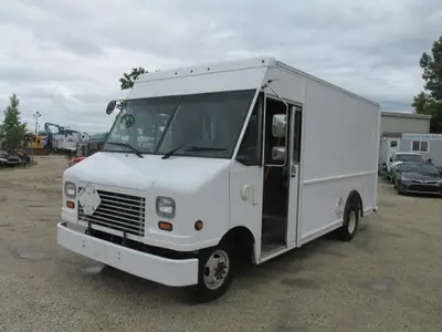 Used 2014 FORD E 350 Box trucks Manitoba CA | Conquest Truck & Auto Sales #1421377
