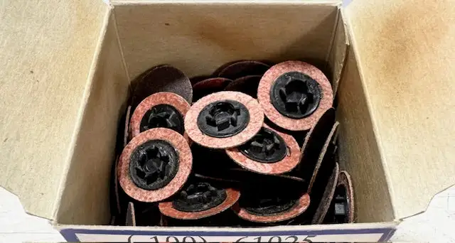 Merit 3/4" Quick Change Sanding Discs 240 Grit A/O, Type I, Power-Lock 100 Pack