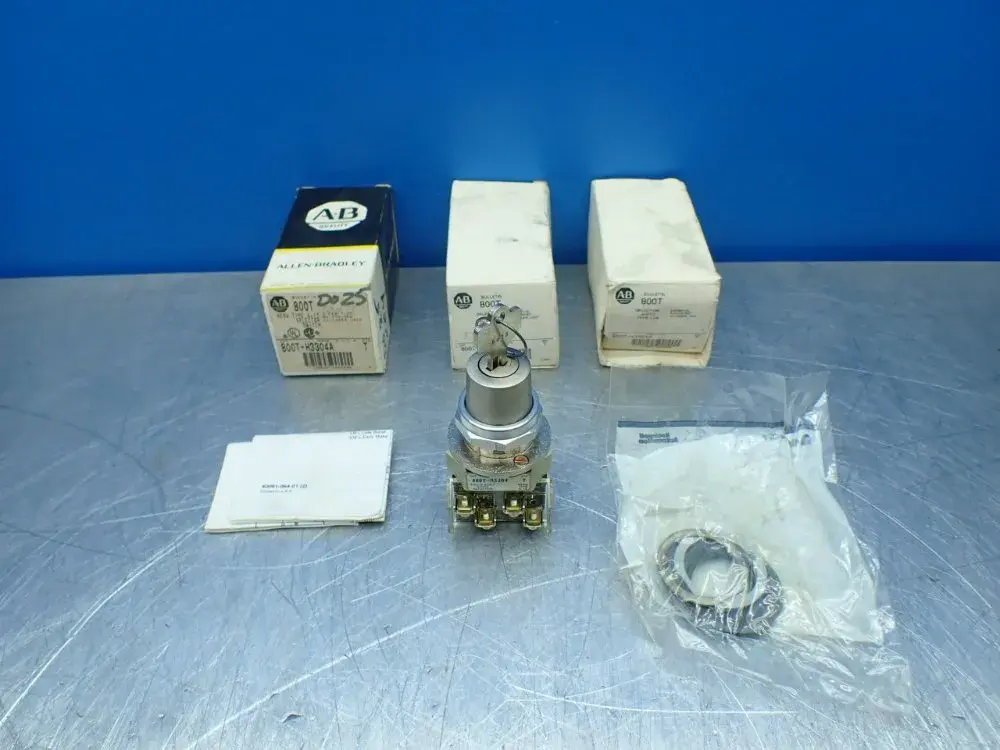 NEW ALLENBRADLEY 800TH3304A