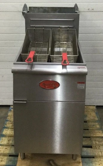 167-0093 Avantco FF518 70-100 lbs. Natural Gas Fryer