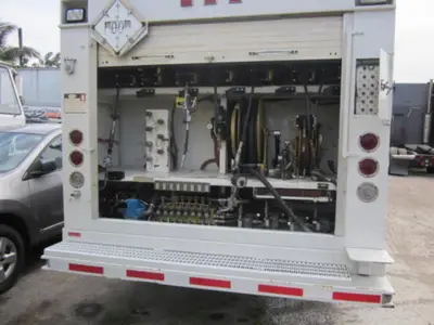 Used FORD F-900 COMMERCIAL LUBE TRUCK Fuel & Lube Trucks Florida US | USA Transequipment #1542593