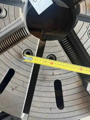 USED CHUCKS DIA 900 / BORE: 250 MM