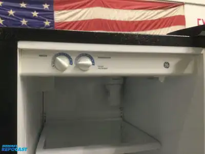 USED GE STAINLESS STEEL AND BLACK SIDE X SIDE REFRIGERATOR HEAVY DUTY ENERGY STAR