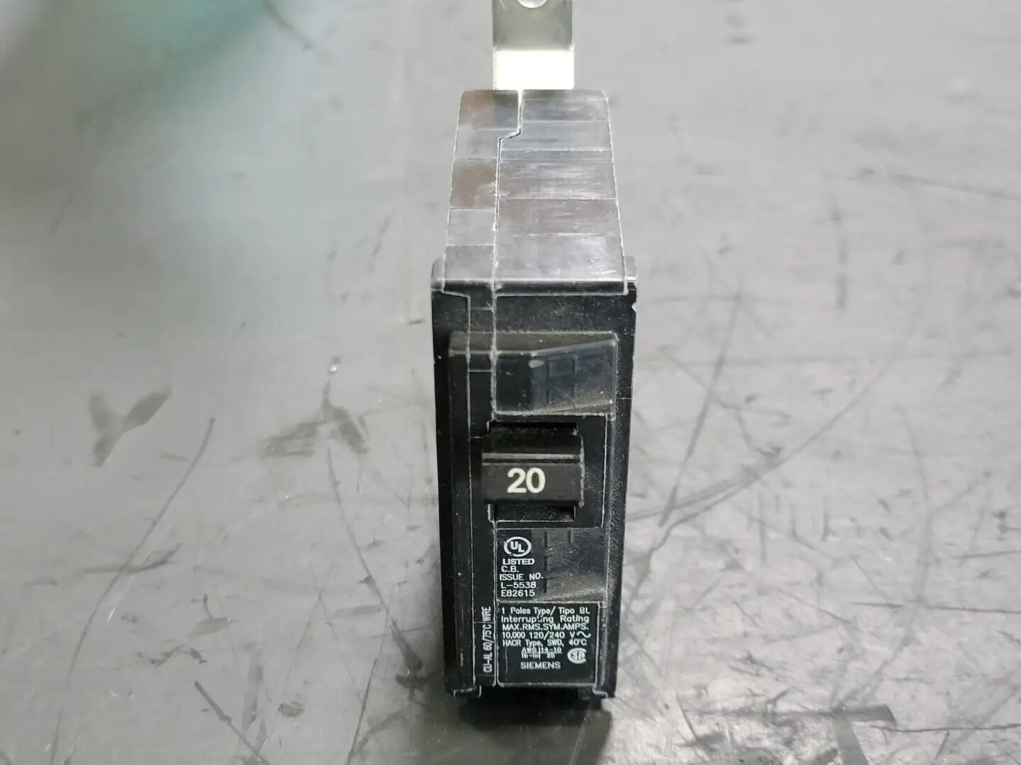 20 Amp, 1 Pole, 120/240 volts Circuit Breaker B120