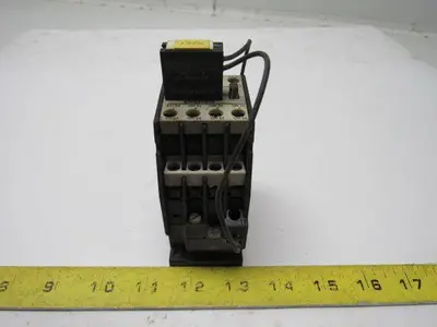 Siemens 3TH8280-0A AC 600V  Contactor 220V Coil 8 N.O. Contacts
