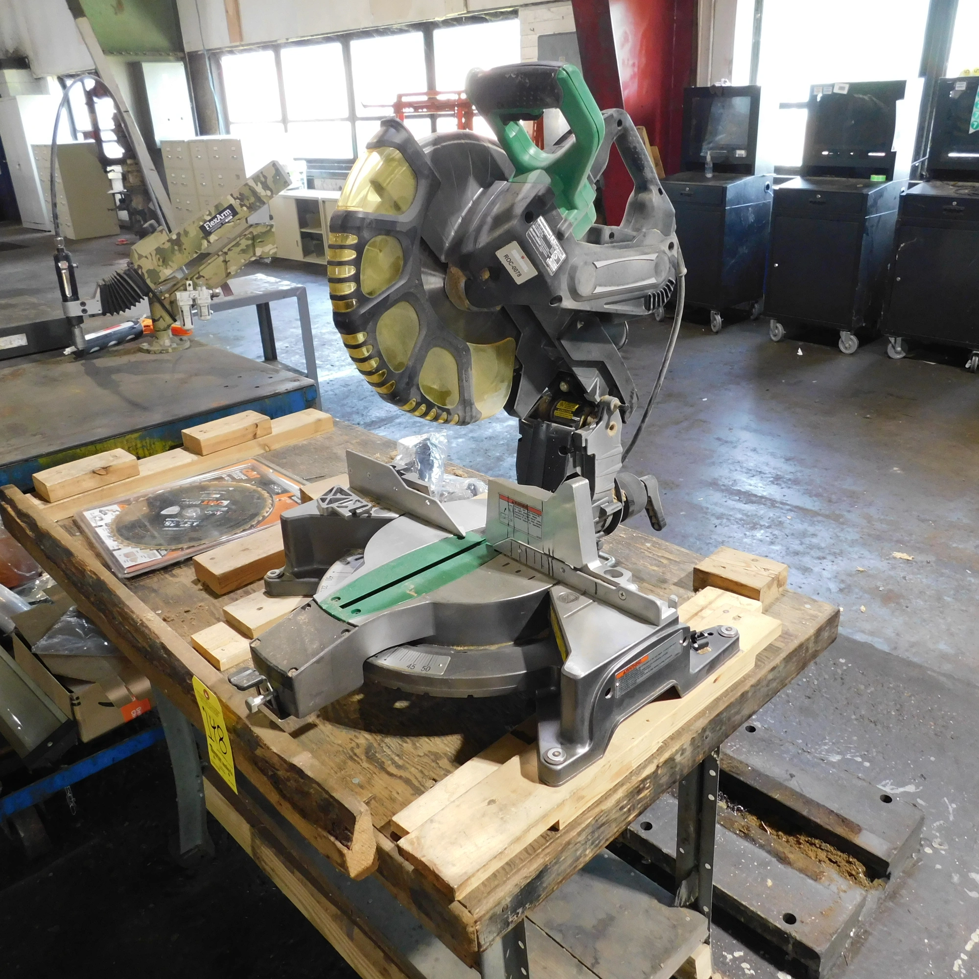 Used _UNKNOWN_ _UNKNOWN_ Miter Saws Illinois US | Thompson Auctioneers #1284646