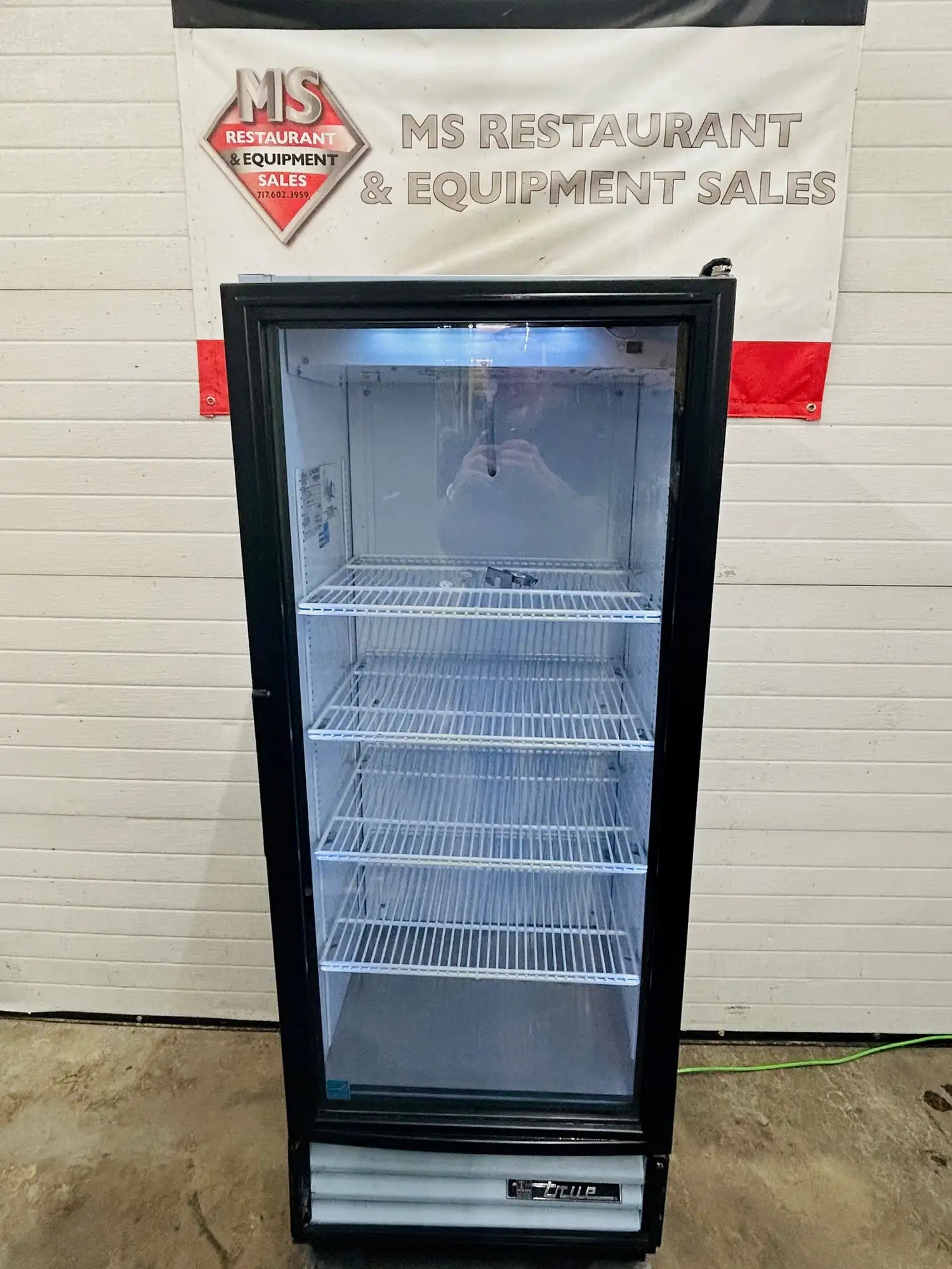 True GDM-12-LD Glass Door Merchandiser Refrigerator Refurbished