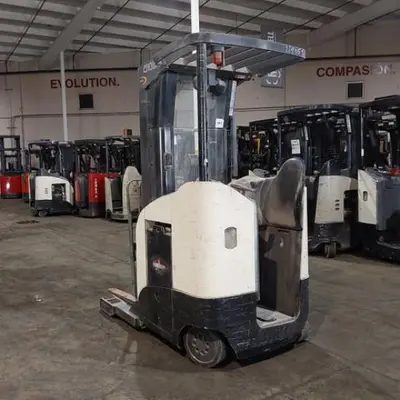 USED 2016 CROWN RR5725-45