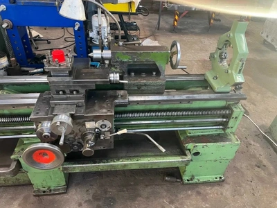 ZMM Centre Lathe, in very good used condition, visible under power