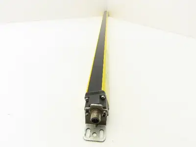 Schmersal Safety Light Curtain Receiver Has Some Scratches End Cap Is Broken