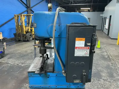 Used DENISON ENGINEERING CO. MC01FA11S01A01 Hydraulic Presses Ohio US | HGR 24 #1457524