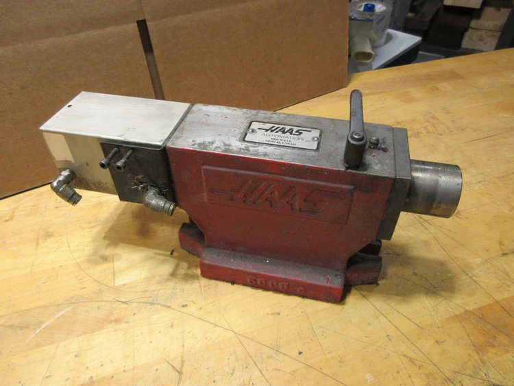 Used HAAS 5000 Tailstocks Minnesota US | Machinesused.com #246089