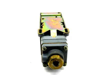 USED SQUARE D 9012-GSG-2 PRESSURE SWITCH 80-675 PSIG 9012GSG2