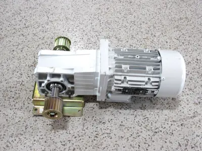 NEW LENZE GKR05-2M-HAR-100C12 GEARMOTOR GKR052MHAR100C12
