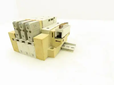 SMC SV2100-5FU Pneumatic 3-Station Manifold 5/2 Solenoid Valves 24VDC