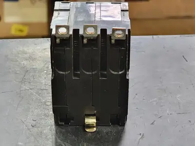Used SQUARE D QOB320 Switchgears British Columbia CA | Lenmark #241490