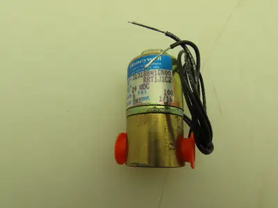 Honeywell Skinner 3131BBN1GN00 Solenoid Valve 3-Way NC 24VDC 100 PSI 1/8" NPT