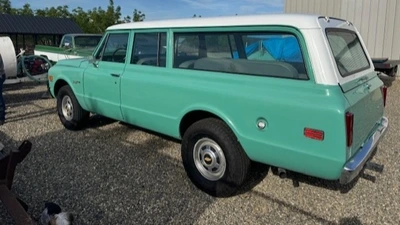 USED 1972 Chevrolet Suburban Carryall C20