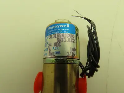 Honeywell Skinner 3131BBN1GN00 Solenoid Valve 3-Way NC 24VDC 100 PSI 1/8" NPT